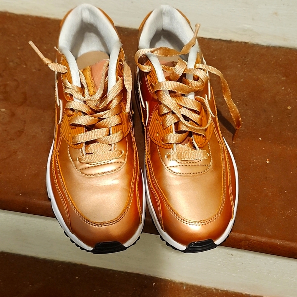 Size 4.5 Big Girl- Nike Air Max 90 SE Low Metallic Bronze